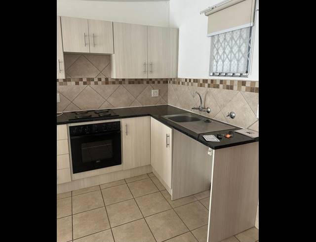 2 BEDROOM TOWNHOUSE FOR SALE IN BRENTWOOD